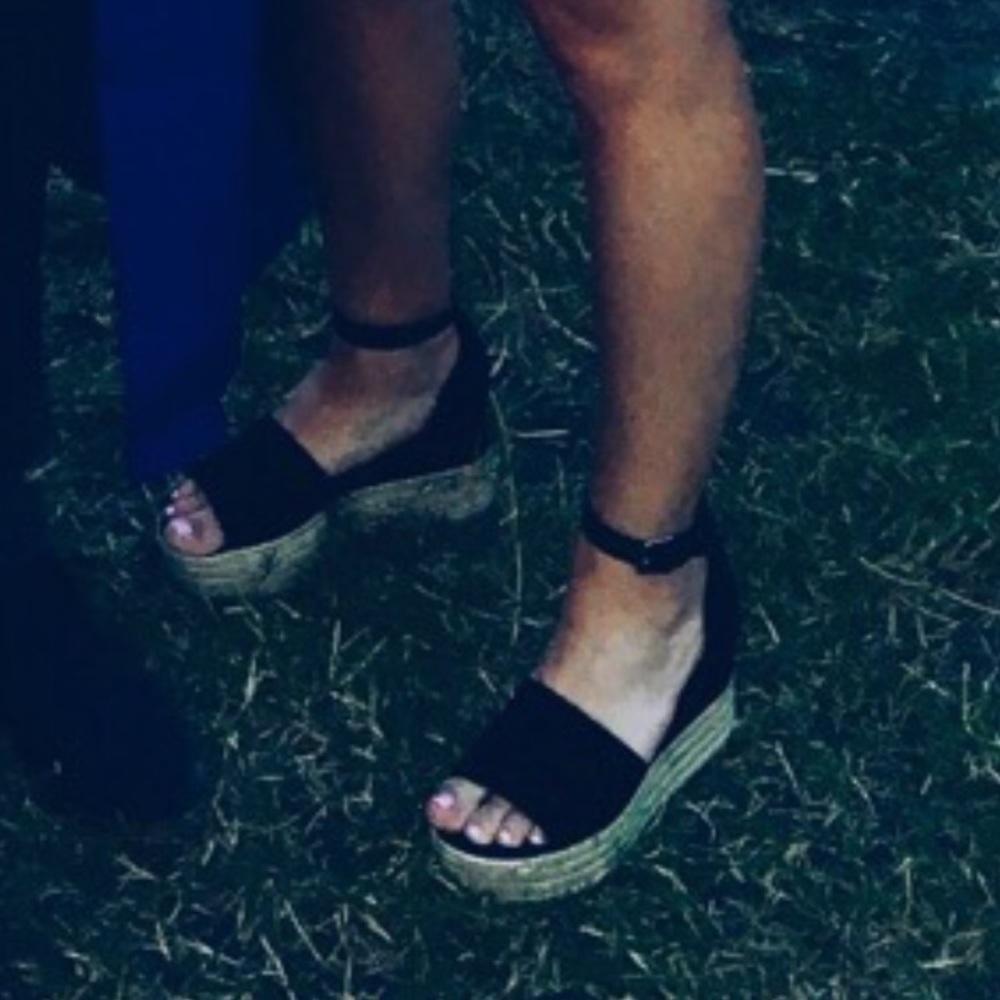 Steve Madden black flatform sandals